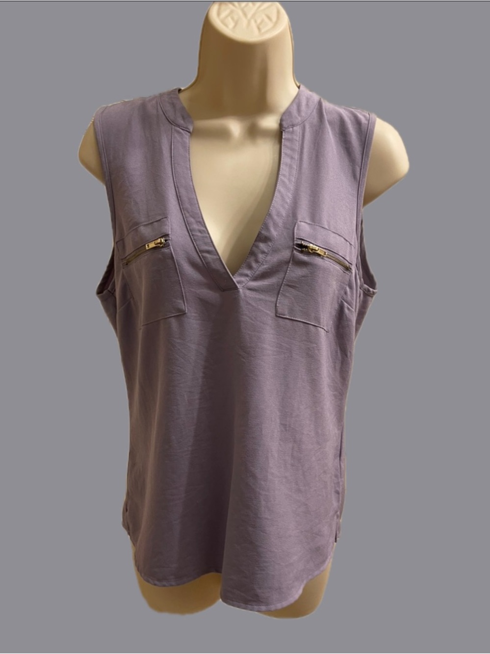 ✨G by GUESS V-Neck Sleeveless Top✨